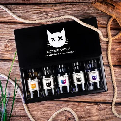 Kategoriebild Gin Sets - zeigt ein Tasting Set des Bösen Kater Gins