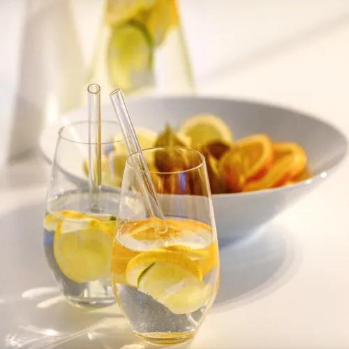Kategoriebild Gin Zubehör - es zeigt Gläser mit Strohhalmen