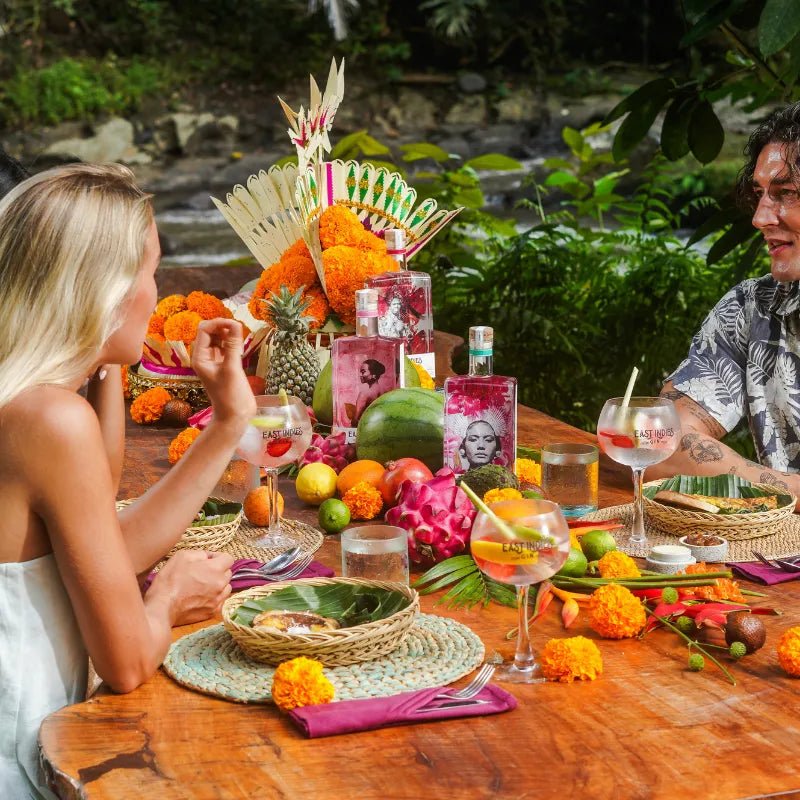 East Indies Gin gedeckter Tisch